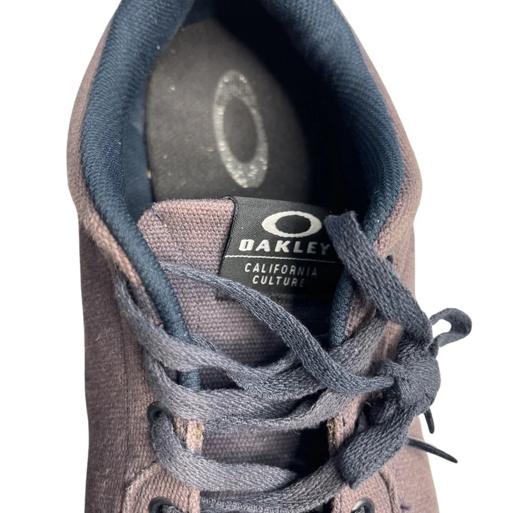 Oakley men size 10 canvas lace ups/manufactured yellow outer sole navy/gray